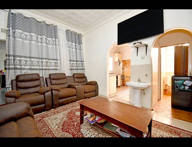 4 BEDROOM HOUSE FOR SALE IN MAYFAIR